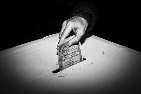 An Italian voter casts a ballot in Naples;
Vox Populi
2018
© Gianni Cipriano